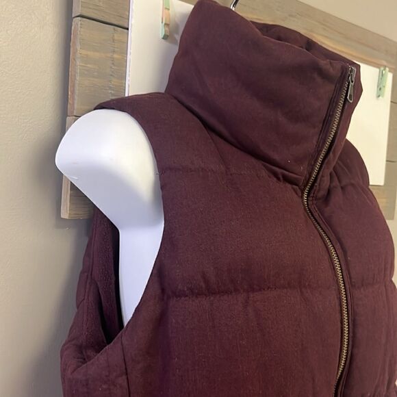 Old Navy Women’s Dark Red Zip Up Striped Puffer Vest with Pockets-Small - Picture 6 of 13